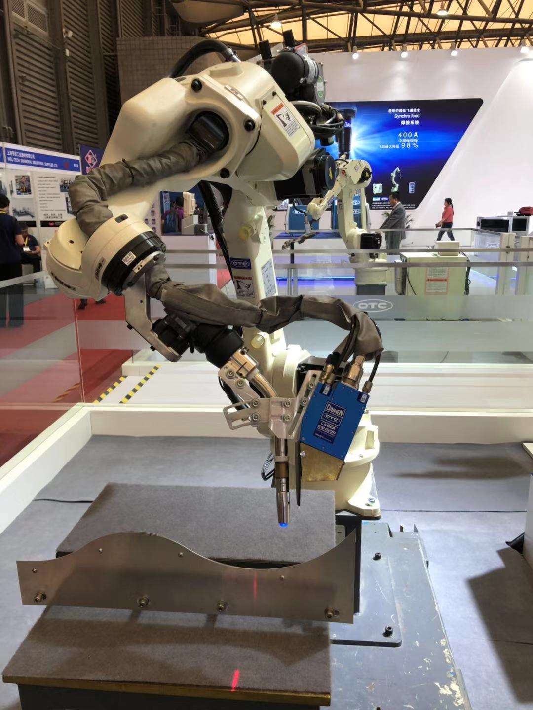 OTC焊接机器人